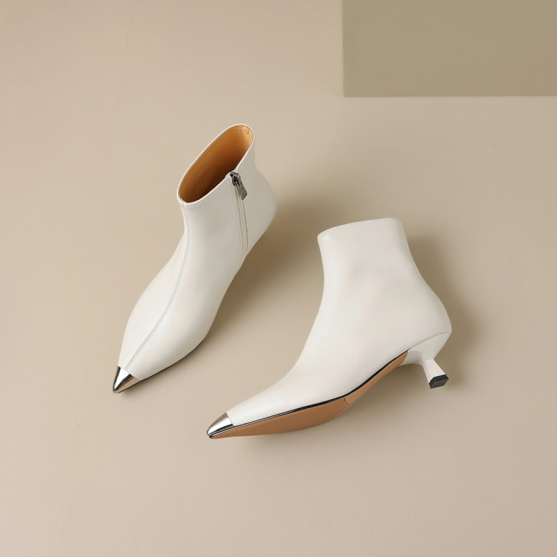 Bottines à talons chaton et bottines à bout pointu et fermeture