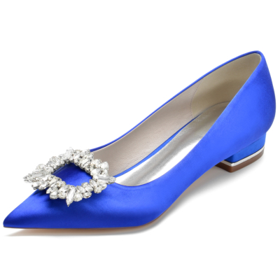 Chaussures plates à bout pointu en satin bleu royal avec boucle ornée de bijoux