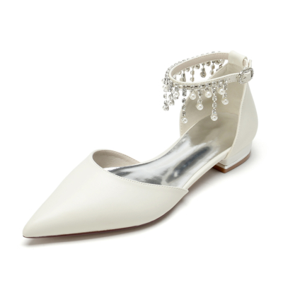 Chaussures plates à bout pointu en satin blanc ivoire à franges de perles