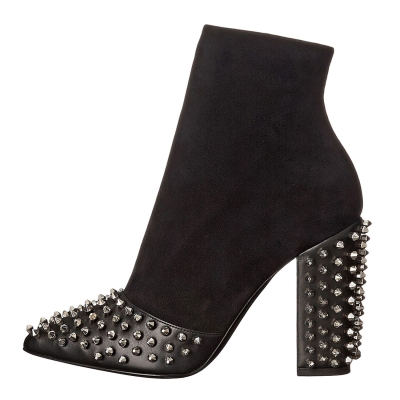 Bottines noires en faux daim à rivets et talons épais