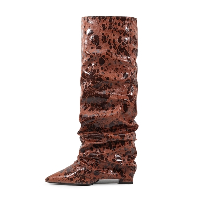 Bottes hautes à talons compensés marron terre style dystopique