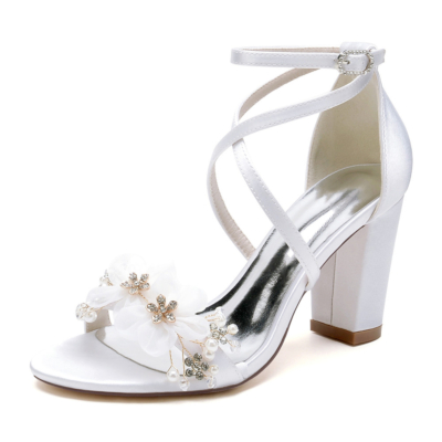 Sandales en satin ornées de fleurs blanches, talons épais, chaussures de mariée à bretelles croisées