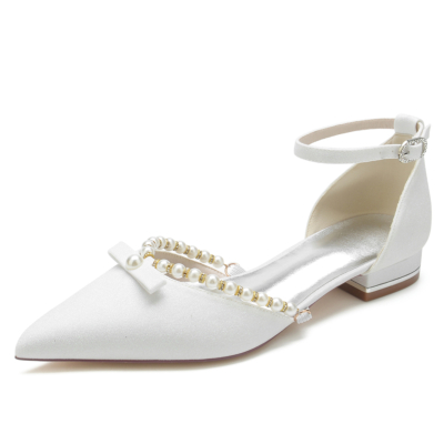 Chaussures plates blanches à bride de cheville et bout pointu avec nœud scintillant et perles