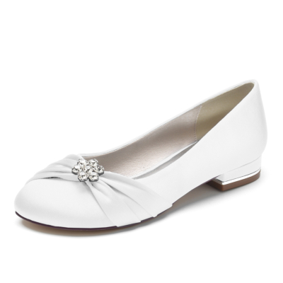 Chaussures de mariage plates en satin blanc à bout rond avec fleurs en strass