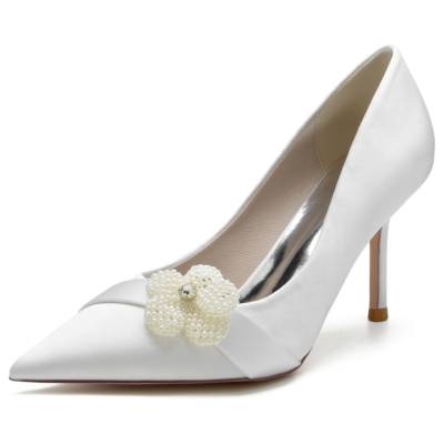 Escarpins de mariée en satin avec boucle de fleurs blanches et chaussures à talons aiguilles