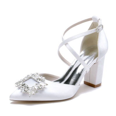 Chaussures de mariage en satin blanc avec boucles en strass et talon épais avec sangle croisée