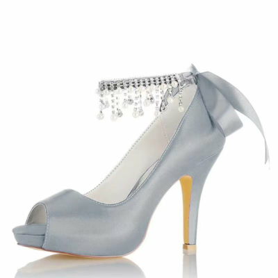 Chaussures de mariage peep toe en satin argenté avec bride à la cheville, escarpins à plateforme et talon aiguille