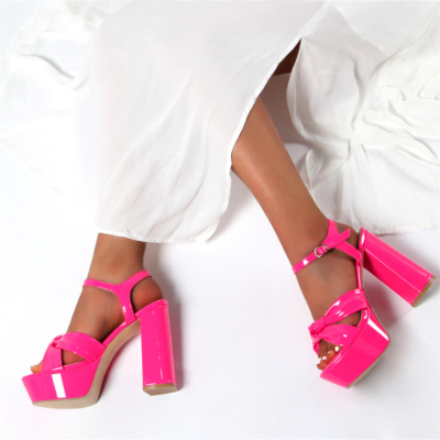 Sandales à plateforme pour femmes en cuir verni rose avec bride à la cheville et talon épais
